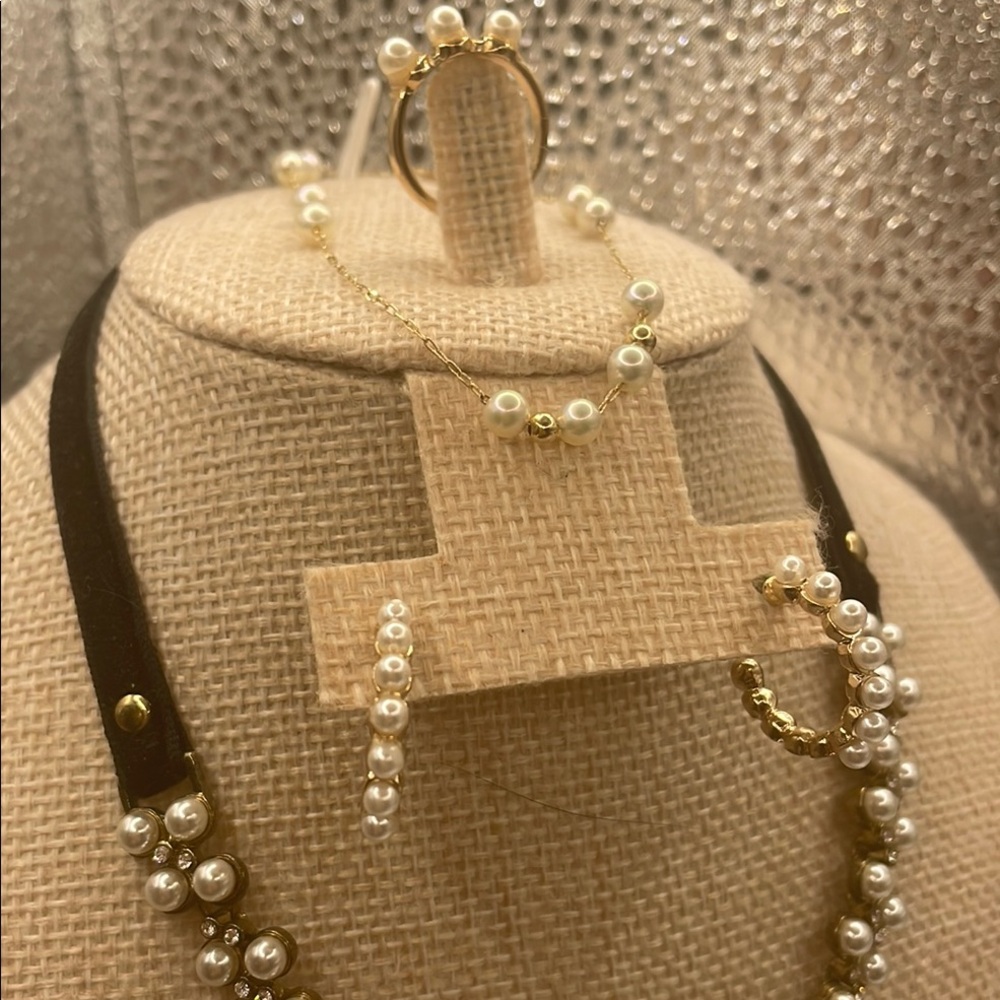 Black Velvet And Pearl Chocker Set. Gold and White Necklace Timeless Elegance
